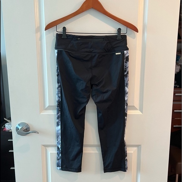 ALALA Palm Shadow Print Blocked Crop Active Workout Leggings - Picture 11 of 16